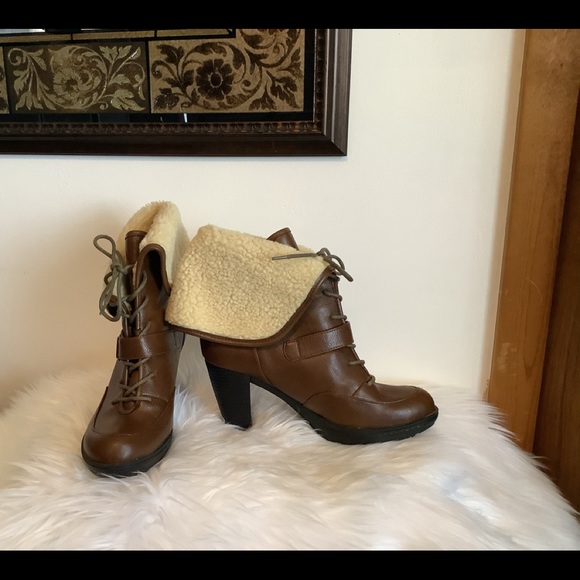 Ladies Naturalizer ankle booties - Picture 3 of 8